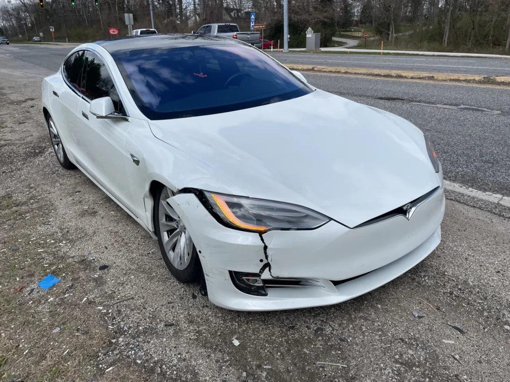 sælg defekt tesla